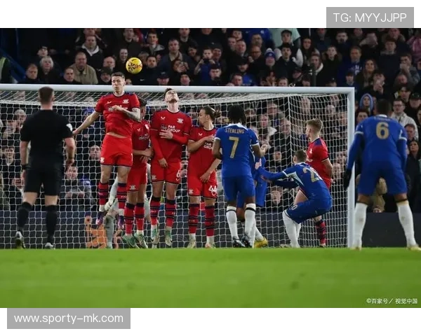 欧冠联赛激战正酣，多支豪门球队争夺晋级名额