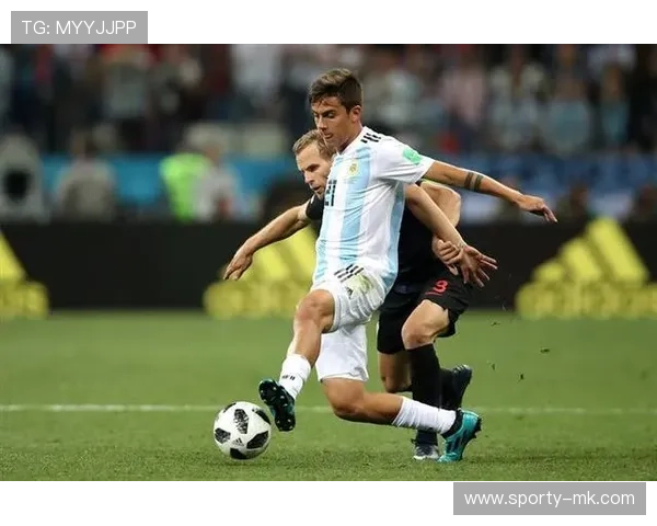 迪巴拉战术适应展现全能身手,助力球队攻防转换更流畅 迪巴拉战术适应展现全能身手,助力球队攻防转换更流畅